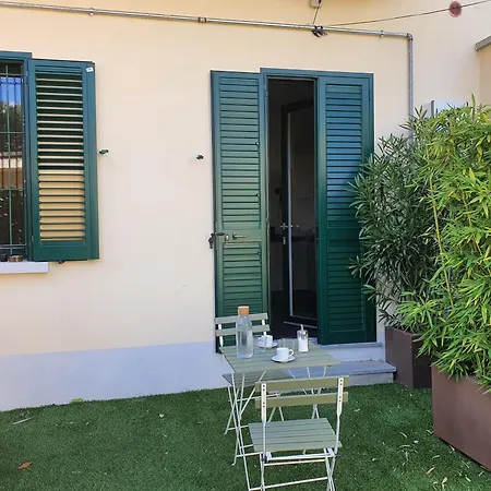 - Garden - Private Bathroom *